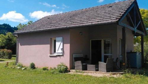 Maisonnette dans son écrin de verdure - Photo 1