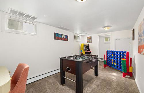 Bo's Big Green Charming Retreat Hot Tub Games - Foto 24