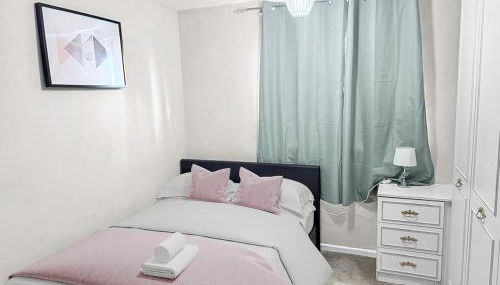 Spacious 3BR near Etihad and Coop Live Free Parking - Foto 3, towels, wardrobe