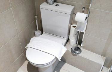 Luxurious 3 bed Ensuites & kitchenettes Nr LGI Hospital & Uni - Free 5G WIFI & Netflix Short Stays - Contractors Free Parking - Foto 39