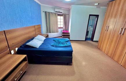 Ampla e luxuosa casa com áreas de lazer - Foto 8