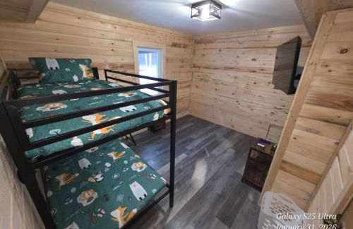 8BR 5BA Huge Dog Friendly Log Cabin near Wisconsin Dells and Lake sleeps 25plus - Foto 48