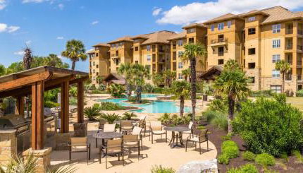 Lakefront Horseshoe Bay Resort Shared Pool Dock - Photo 5