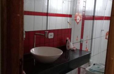 Casa Confortável arejada ar condicionado quente e frio 2 quartos ,2 banheiros ,2 vagas de garagem - Photo 8