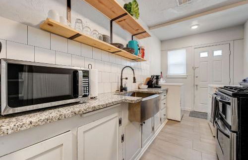 2BR Apt 9 min to Myriad Gardens #31 - Photo 4