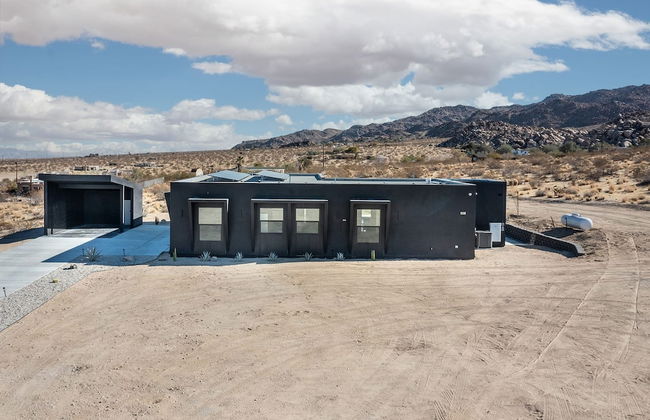 Luxe Modern Escape w Pool Hot Tub Firepit Desert View Lassen by Avantstay - Photo 36