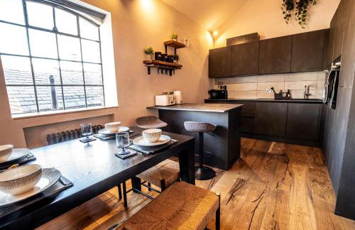 DJH Homes - Luxurious and chic 3BR Grade II Industrial House with log burner and electric blinds - JQ, Birmingham City - Foto 5