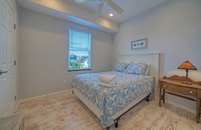 6bdr, Balcony w/ Bay View, Shared Pool + Boat Dock Keeper Red by Avantstay - Foto 24