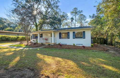 Spacious 4BD - Central Stay with Backyard & Games - Foto 29