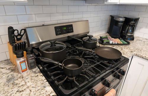 Stone Flora 2BR Condo Near Downtown and Bay - Photo 29