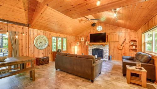 Pembine Cabin with Expansive Yard, Fire Pit and Grill! - Foto 4