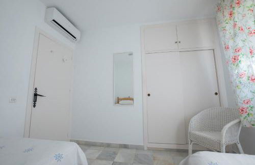 Private Heated Pool, Jacuzzi & 1225m2 garden in Villa Cipreses - Photo 46