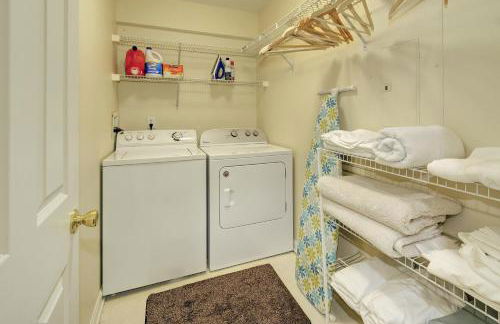 Lux Townhouse, Walk to All, Sleeps 6 Adults - Photo 10