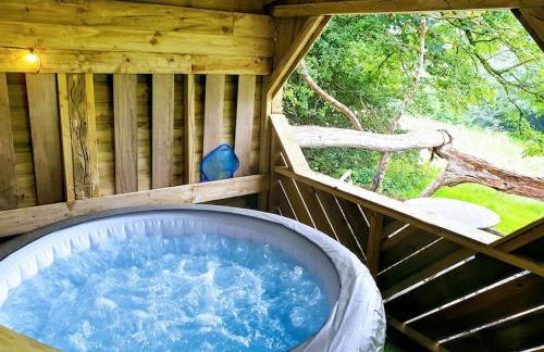 The Bothy near Tenby, Big Projector Screen, Four-poster bed, on-site HOT TUB access via Spa Pack - Photo 3