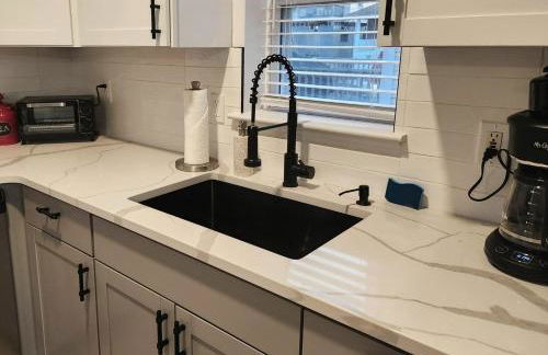 The Bay House- New Kitchen & Updates! An AC Vibe!! - Foto 2