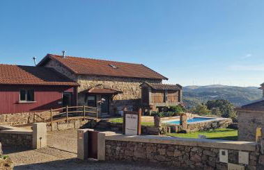 Casa Entre-Palheiros e Casa do Canastro - Photo 1