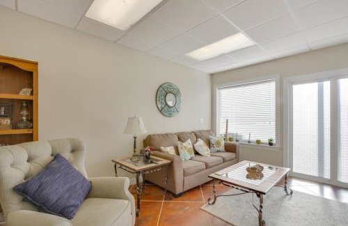 On-Site Lake Access Serene Waterloo Getaway - Foto 1