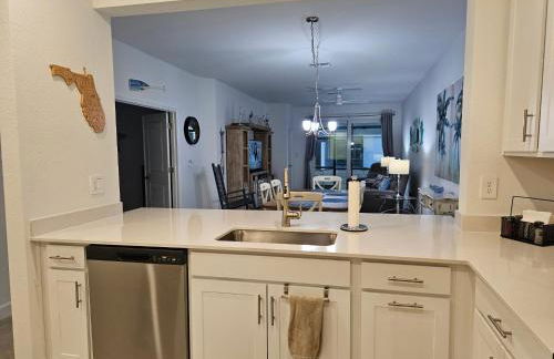 Pet friendly, Heated Pool, close to many beaches, monthly New Vacation Villa - Foto 6