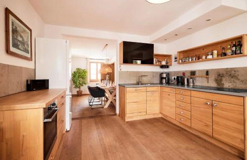 Villa Tegernsee - Exclusive Lakefront Villa with private Zirben Sauna, 4 Rooms for Family & Friends - Foto 9