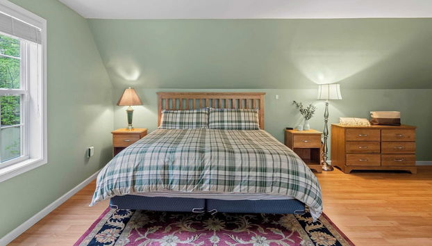 Chalet on Chalet by Avantstay Bright Cabin w/ Deck & Fire Pit, Near Lake - Foto 2, Habitación