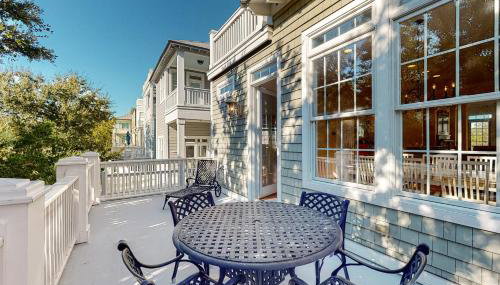 Luxury cottage with pools & multiple decks, 1/2 block to beach - Foto 4