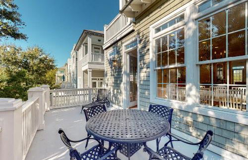 Luxury cottage with pools & multiple decks, 1/2 block to beach - Foto 4