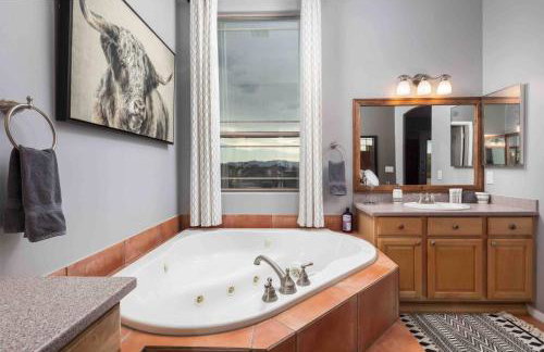 Stargazers Private Paradise with Pool and Hot Tub! - Foto 26