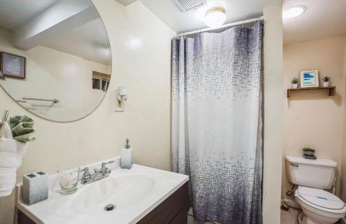 1BR Queen Suite w secure Parking and FiberOptics - Foto 12
