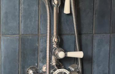 Art and Elegance, Family Friendly 2Bedroom Apartment near Frankfurt Airport, Free Parking - Foto 26