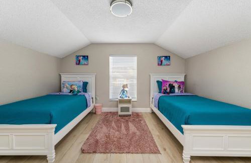 4BR w Heated Pool near Disney & Lake - Sleeps 10 - Foto 32