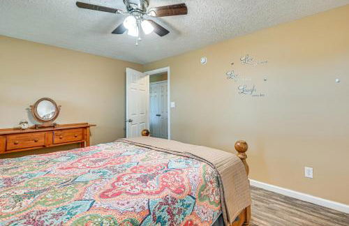 6 Mi to Lake Liberty Pet-Friendly Home with Yard - Foto 11