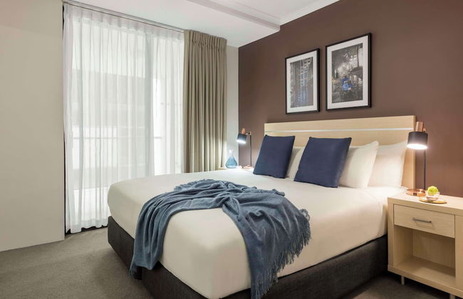 Oaks Brisbane River City Suites - Photo 36