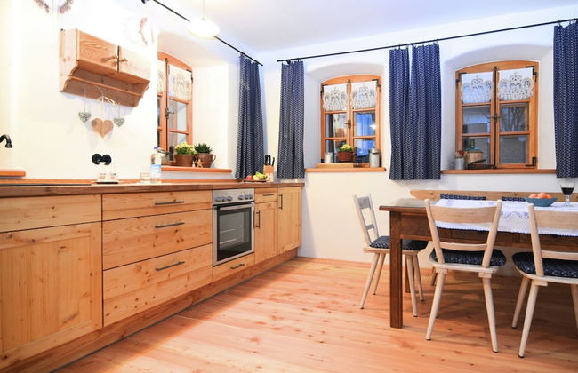 Sunny Holiday Home Near the Forest - Foto 12