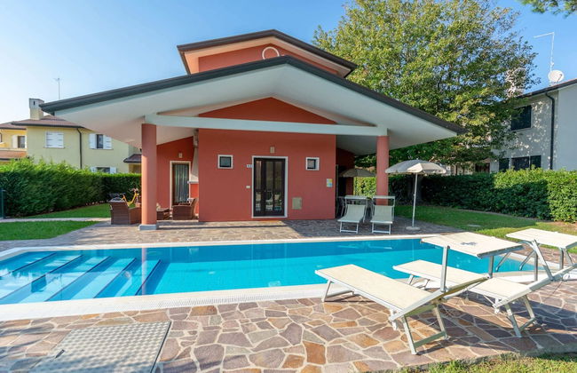 Villa in Albarella With Private Pool & Beach - Photo 8