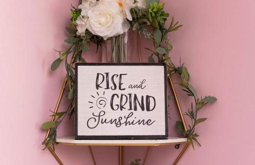 Unit 105 Stylish Condo with Free Parking and Close to Downtown - Foto 12