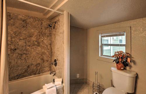 Sleeps 12 - House Guest Apt - Plenty of parking - Foto 7