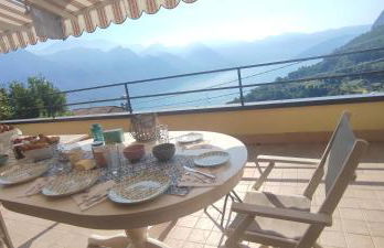 EnjoyIseoLake - Le Terrazze - 2 rooms flat with a pool and a terrace with a stunning lake view - Foto 12