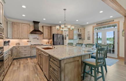 Spacious Waterfront Home on Lake Norman with Firepit Views and Dock Access - Foto 7