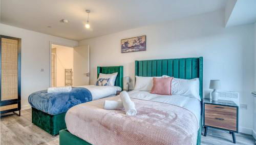 2-BR Near Salford Royal - City & Town Centre View - 1 Minute to Train & Tram Station - Sleeps 6 - Foto 2