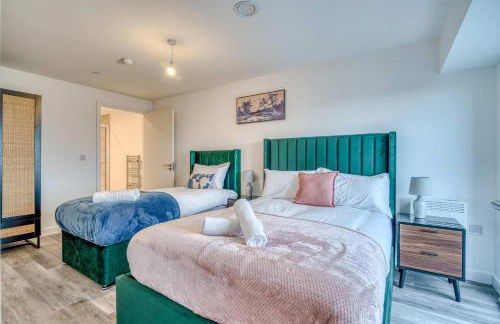 2-BR Near Salford Royal - City & Town Centre View - 1 Minute to Train & Tram Station - Sleeps 6 - Foto 2