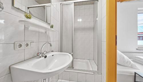 home2stay Monteur Apartmenthaus Deggendorf Wifi Smart TV Parking - Foto 4, towels, Shower