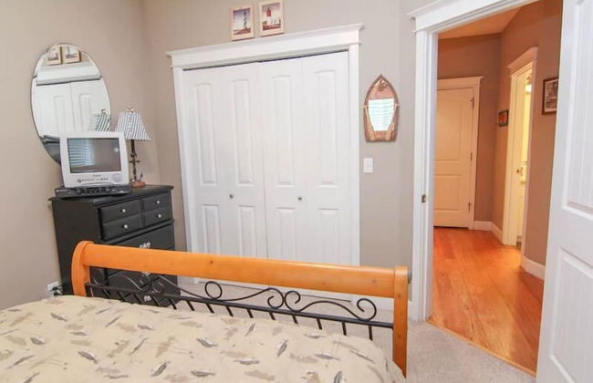 Lola's Lighthouse - Photo 11