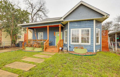 Artsy Bungalow with Yard in Dtwn San Antonio - Foto 24