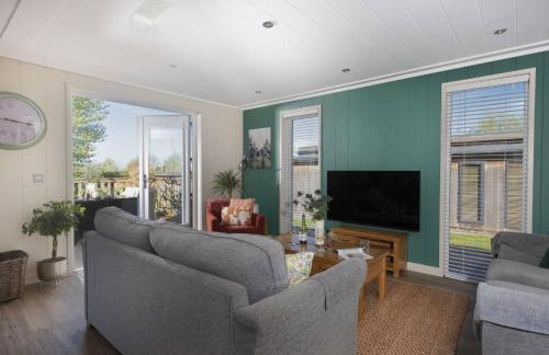 Cedar Lodge, Strawberryfield Park - Photo 19