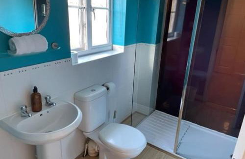 Large 5 Bedroom Family home with parking and WI-FI - Foto 12