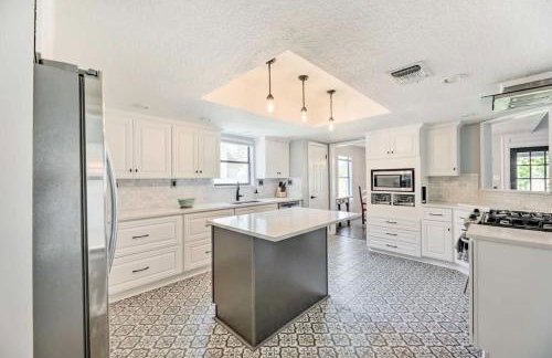 Pet-Friendly Lockhart Home with Private Yard - Foto 25