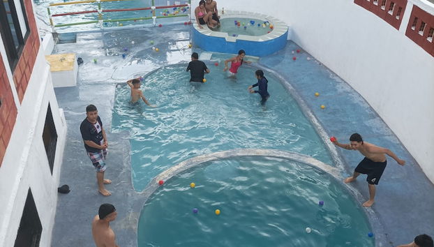 Bar en bord de piscine