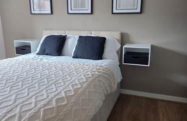 Wolverhampton Apartment with Free Parking 1 minute from the train station - Foto 6