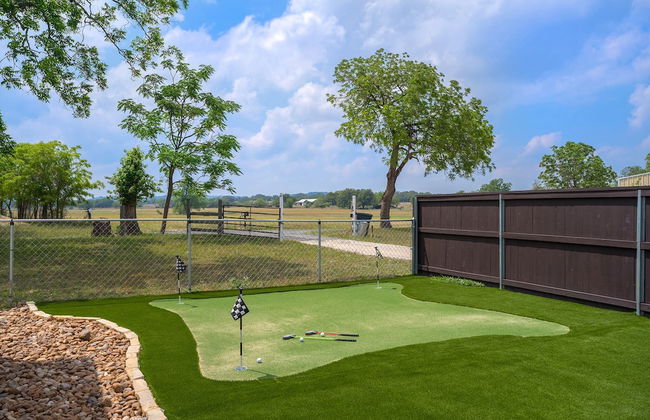 Comfort Charmmini Putting Greengame Roomgrill5 - Photo 18