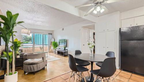 Your 2B Getaway - Walk Dtwn - Sleeps 6 - Pool and Prkg - Foto 4